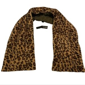 Steve Madden NWT Fleece Lined Pocket Scarf Wrap Snap Close Animal Print OS New